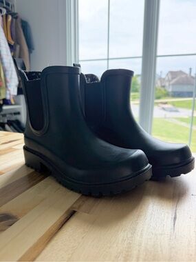 Lucky Brand Black Chelsea Rain Boots